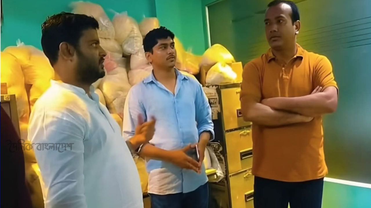 ঝিলংজা ইউপি চেয়ারম্যান পদপ্রার্থী রাশেদ-এর ত্রাণ কার্যক্রম পরিদর্শন করলেন কেন্দ্রীয় ছাত্রদল সভাপতি রাকিব