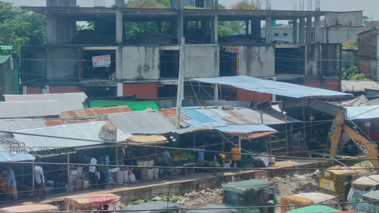 চাতরীতে ইজারাদারের ম্যানেজারকে পিটিয়ে টাকা লুটের অভিযোগ