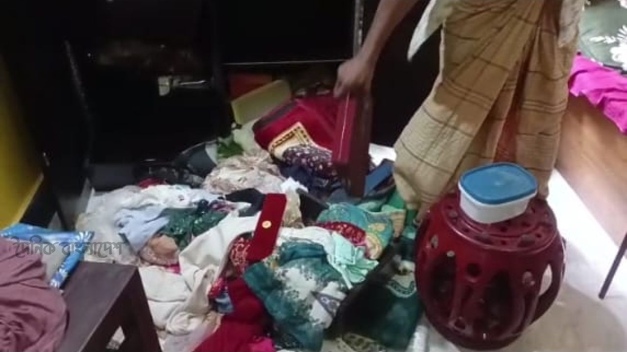 লোহাগাড়ায় প্রবাসী শাহ আলমের  বাড়িতে চুরি, নগদ টাকা ও স্বর্ণালংকার লুট