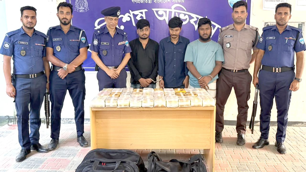 কক্সবাজারে অভিজাত ফ্ল্যাট থেকে ৩ লাখ ইয়াবা উদ্ধার, গ্রেপ্তার ৩
