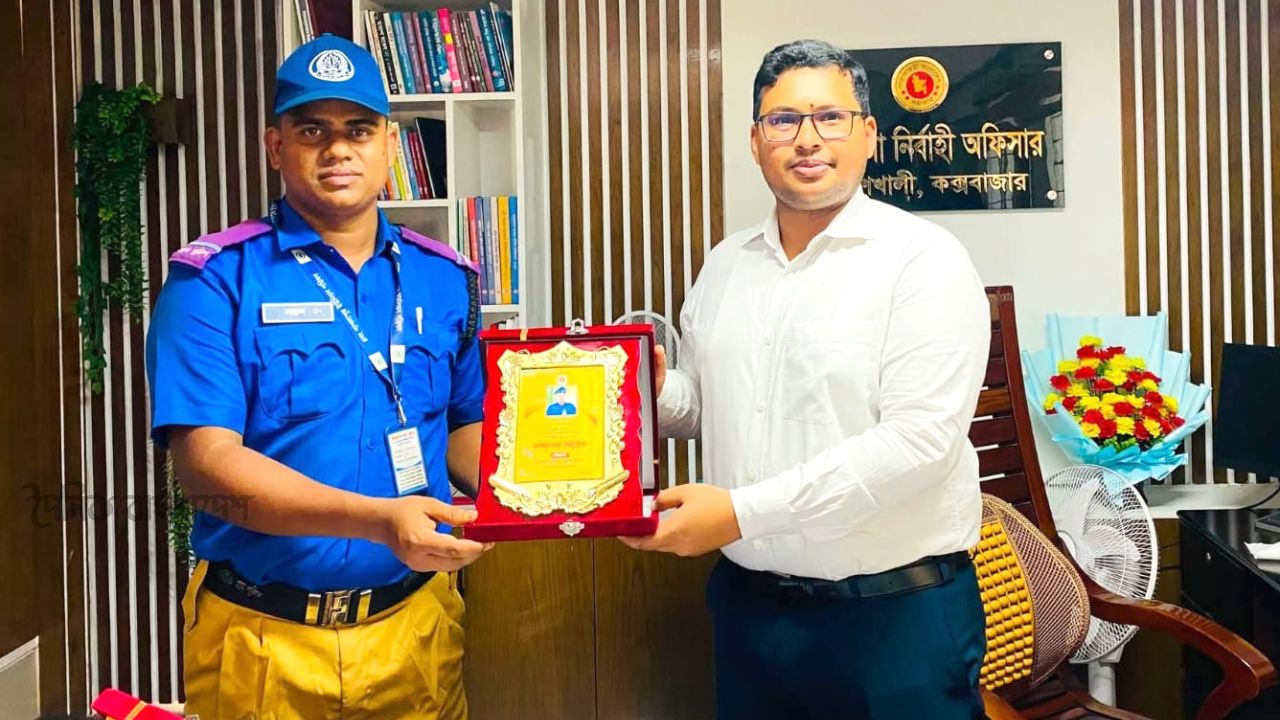 শাপলাপুরে দায়িত্বশীলতার উজ্জ্বল দৃষ্টান্ত গ্রাম পুলিশ নয়ন উদ্দিন