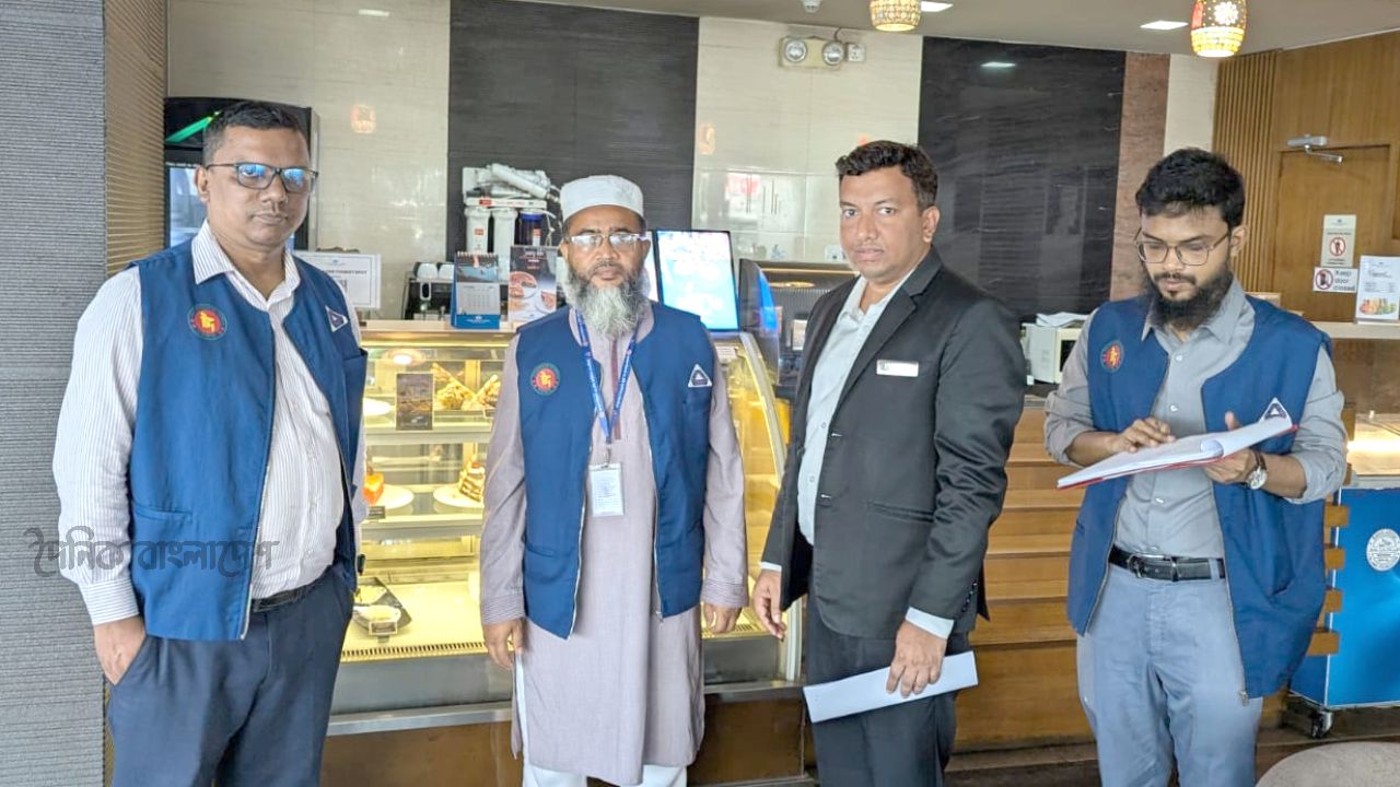 কক্সবাজারে বিএসটিআইয়ের অভিযানে ধরা পড়ল অকটেনের মাপে কারচুপি